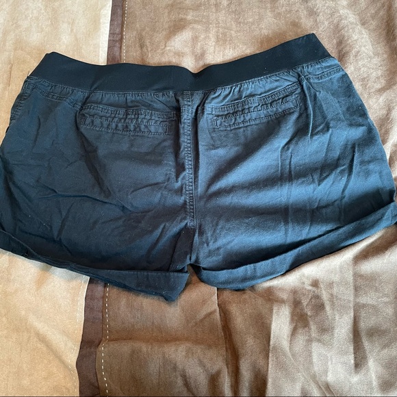 MATERNITY* black shorts size XL - Picture 3 of 3
